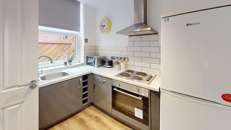 1 Bedroom House Flat 3, 265 Edge Lane - 3
