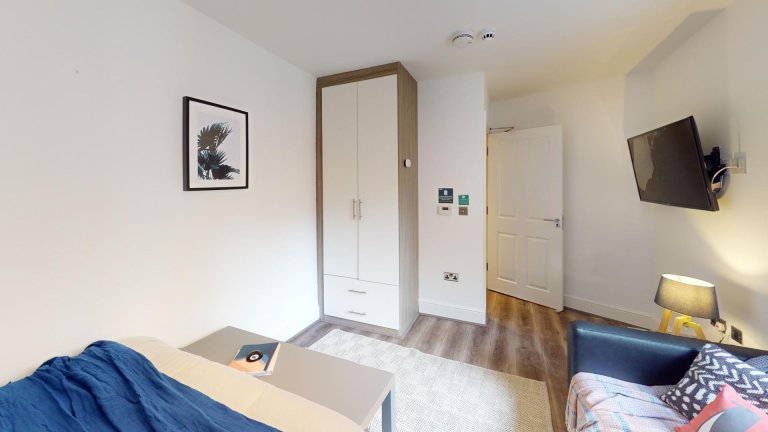  1 Bedroom House Flat 3, 265 Edge Lane  -  Edge Lane  - Gallery -  4