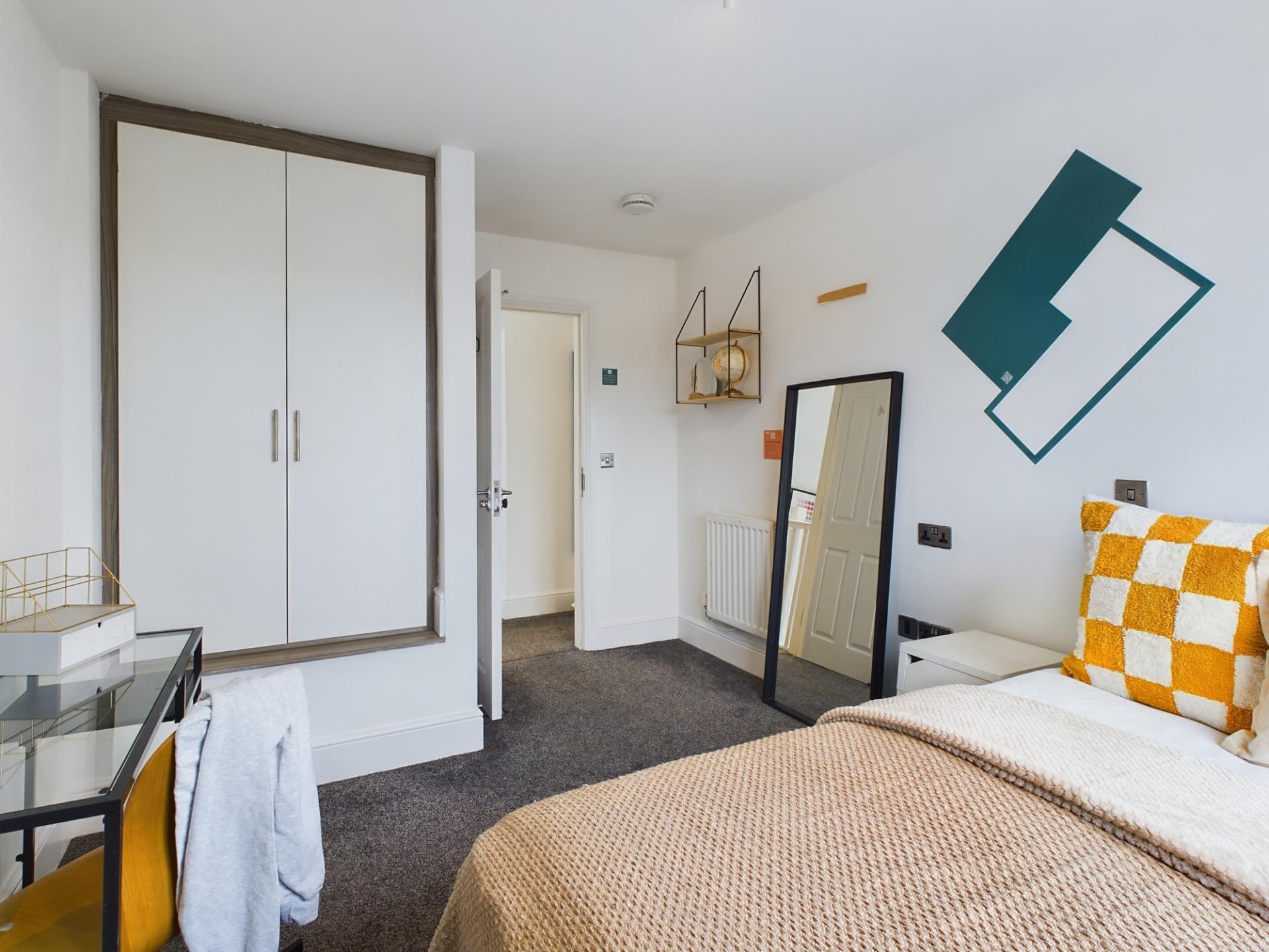  4 Bedroom House - 265 Edge Lane  -  Edge Lane  - Gallery -  2