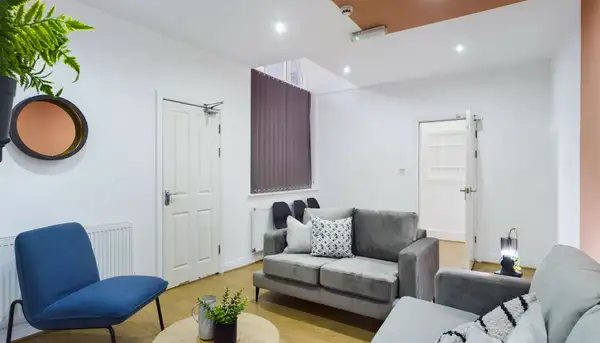 7 Bedroom House - 6 Well Meadow Drive - Well Meadow - Gallery - 1