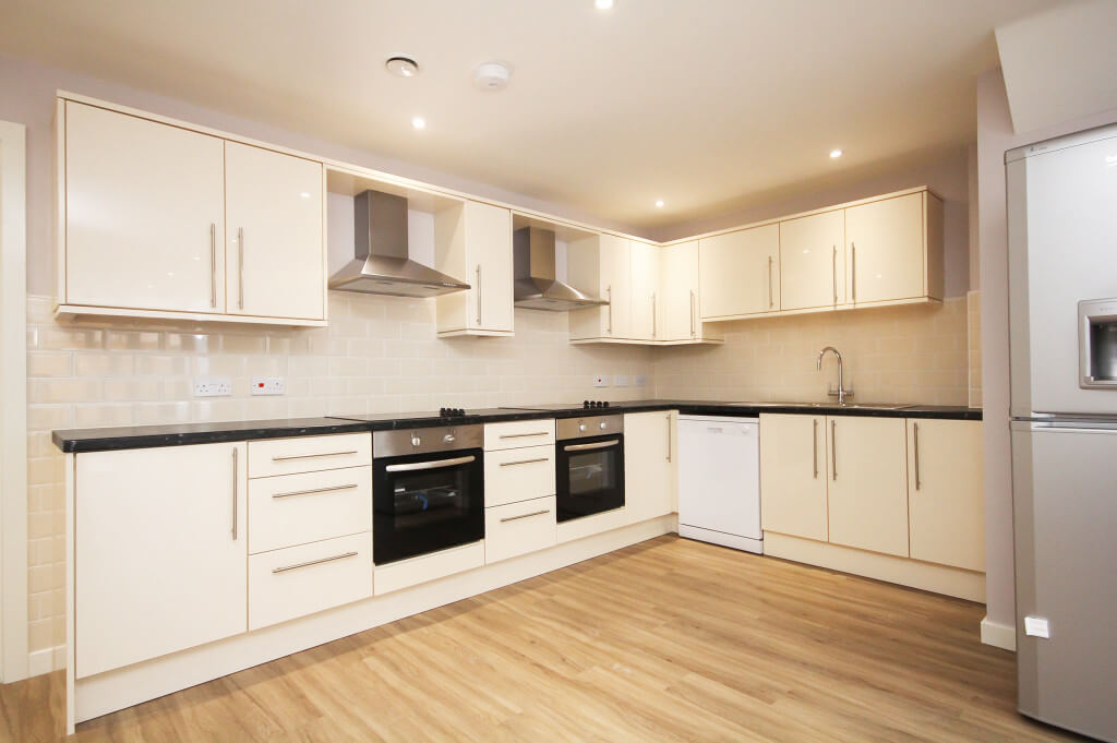 17 Bedroom House - 10 Well Meadow Drive - Well Meadow - Gallery - 6
