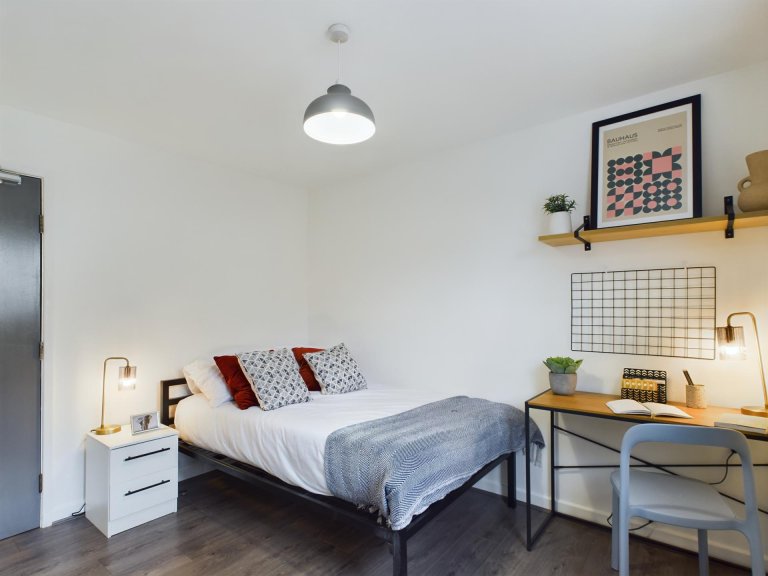  6 Bedroom House - 4 Clint Rd  -  Windsor House, 2 Clint Road  - Gallery -  3