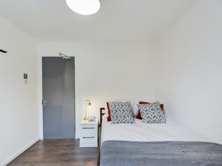  6 Bedroom House - 2 Clint Rd  -  Windsor House, 2 Clint Road  - Gallery -  16