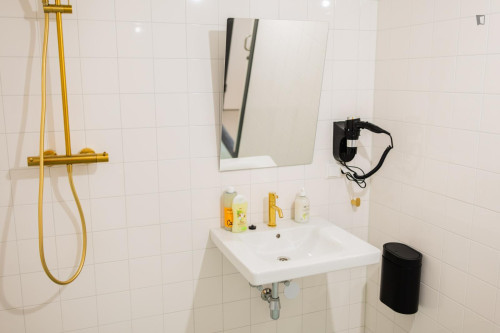 Bright studio in well-connected Katendrecht - Gallery - 13