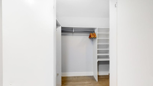 Outstanding Vibrant Apt. w/ Pool + Gym in front of Margaret Pace Park