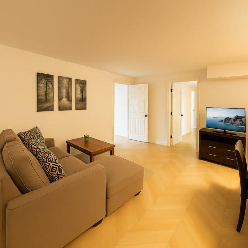Outstanding Vibrant Apt. w/ Pool + Gym in front of Margaret Pace Park