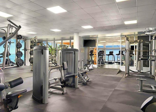 Outstanding Vibrant Apt. w/ Pool + Gym in front of Margaret Pace Park