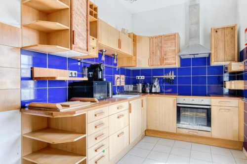 Vibrant Coliving Experience with Pool Near Baleal Beaches