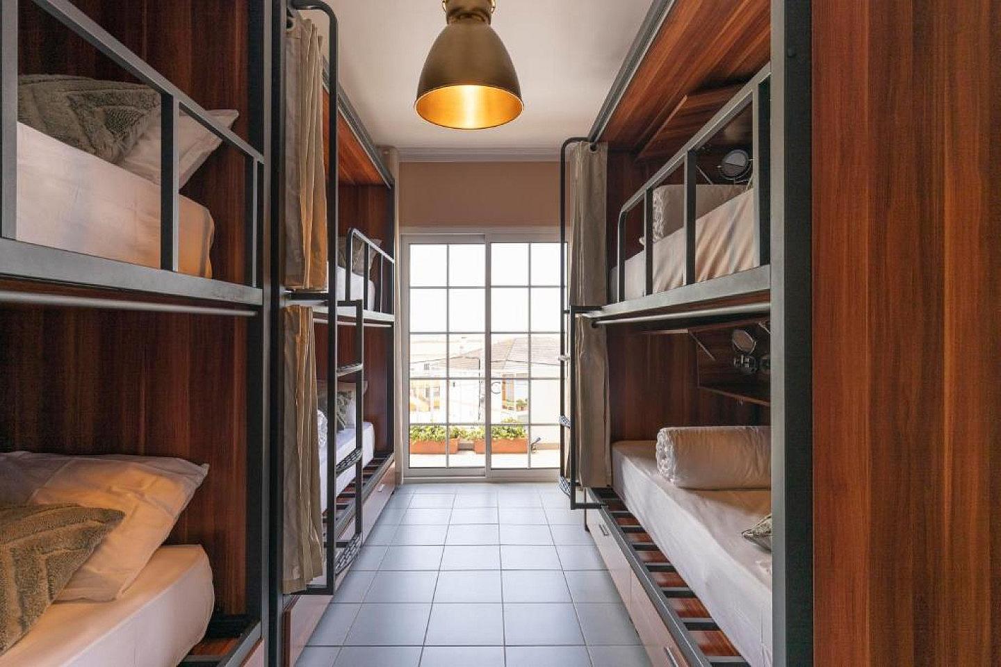 Bed In A 8-Bed Mixed Gender Room - 2