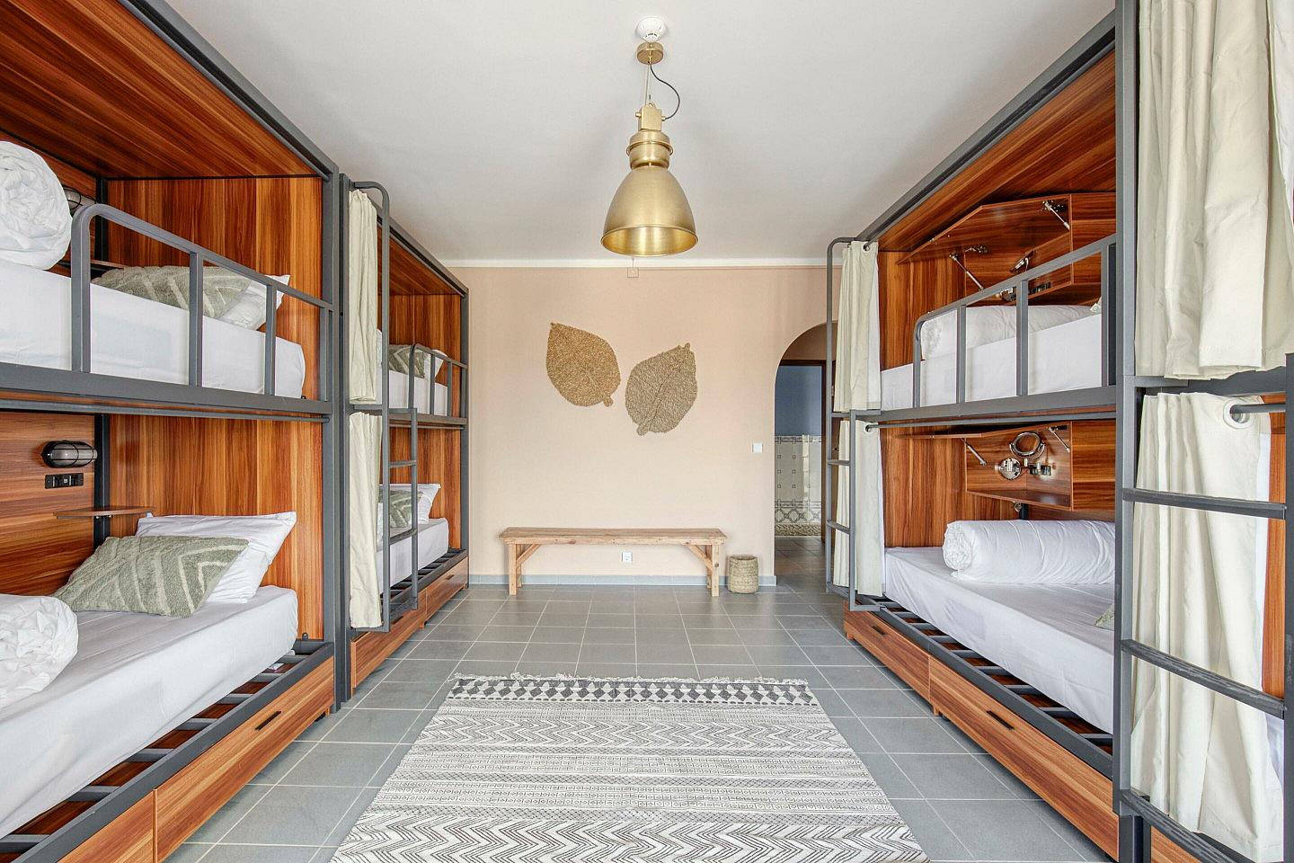 Bed In A 8-Bed Mixed Gender Room - 4