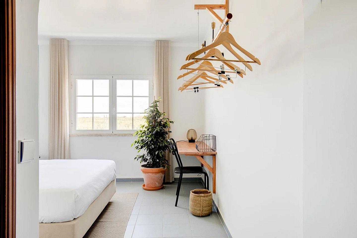 Standard Room (Queen) - Vibrant Coliving Experience with Pool Near Baleal Beaches - Gallery - 3