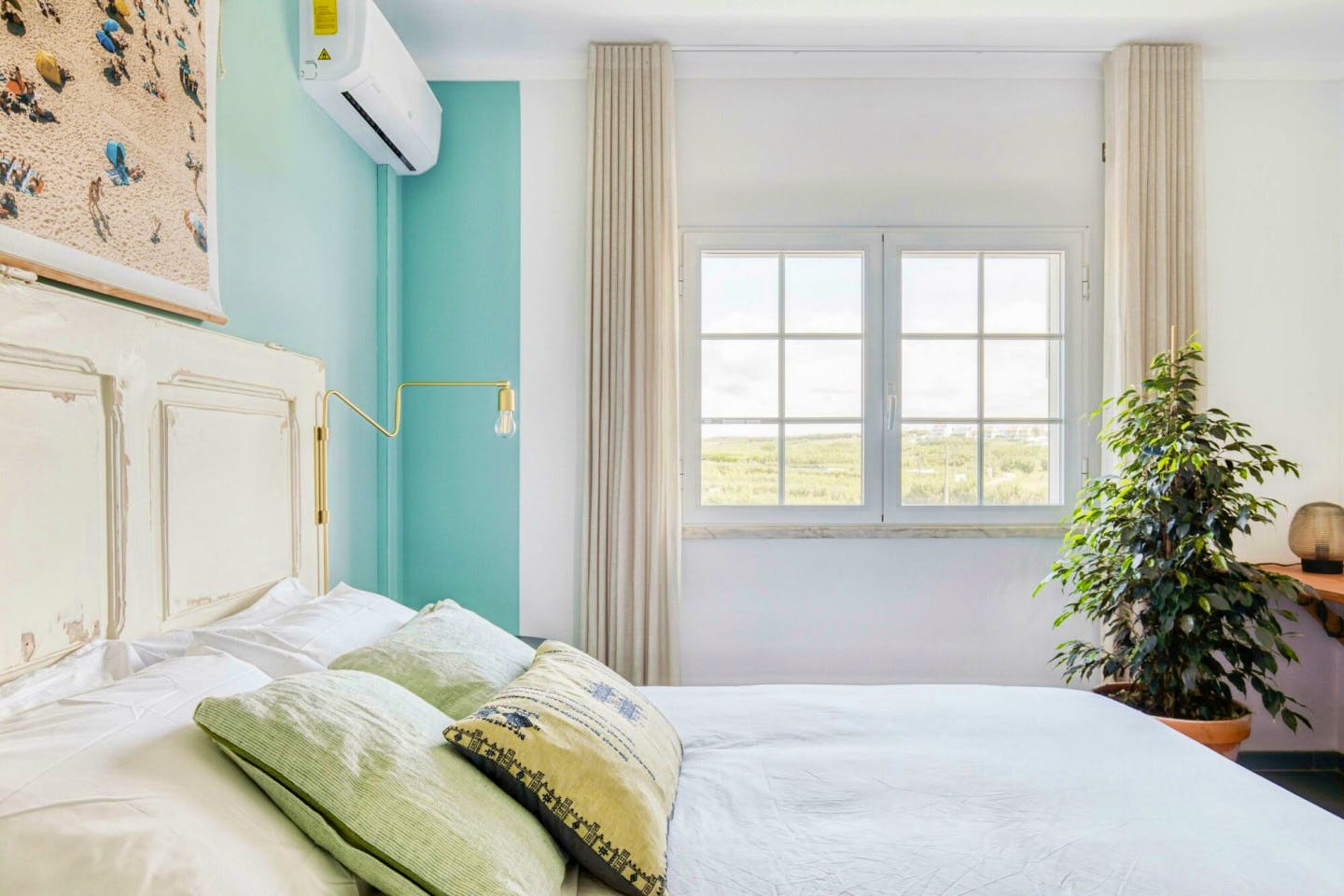 Standard Room (Queen) - Vibrant Coliving Experience with Pool Near Baleal Beaches - Gallery - 16