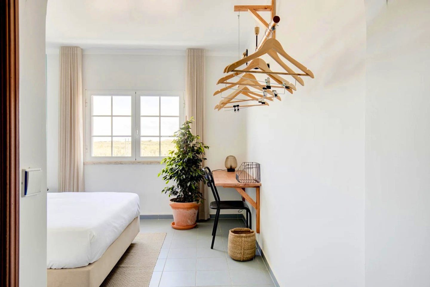 Standard Room (Queen) - Vibrant Coliving Experience with Pool Near Baleal Beaches - Gallery - 15