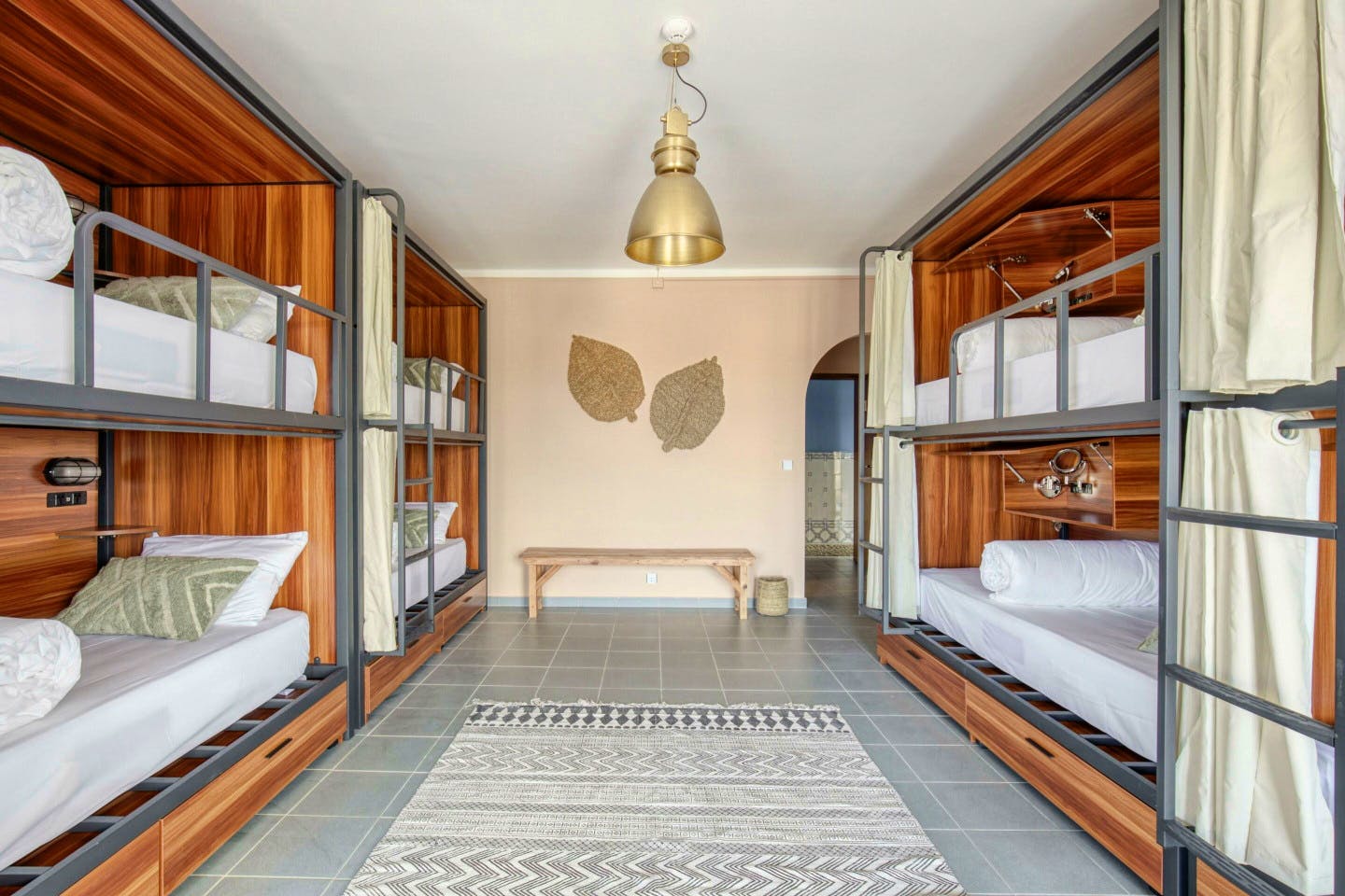 Bed In A 8-Bed Mixed Gender Room - Vibrant Coliving Experience with Pool Near Baleal Beaches - Gallery - 1