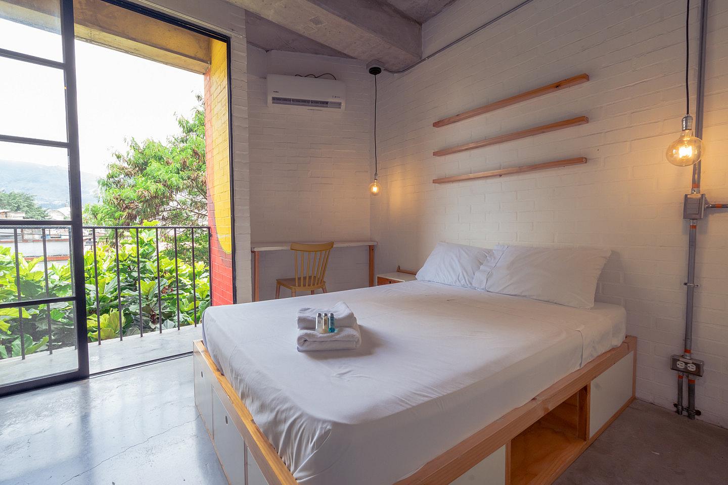 Loft With Green View Balcony - Coliving Studios and Creative Coworking in Medellín's Laureles Neighborhood - Gallery - 18