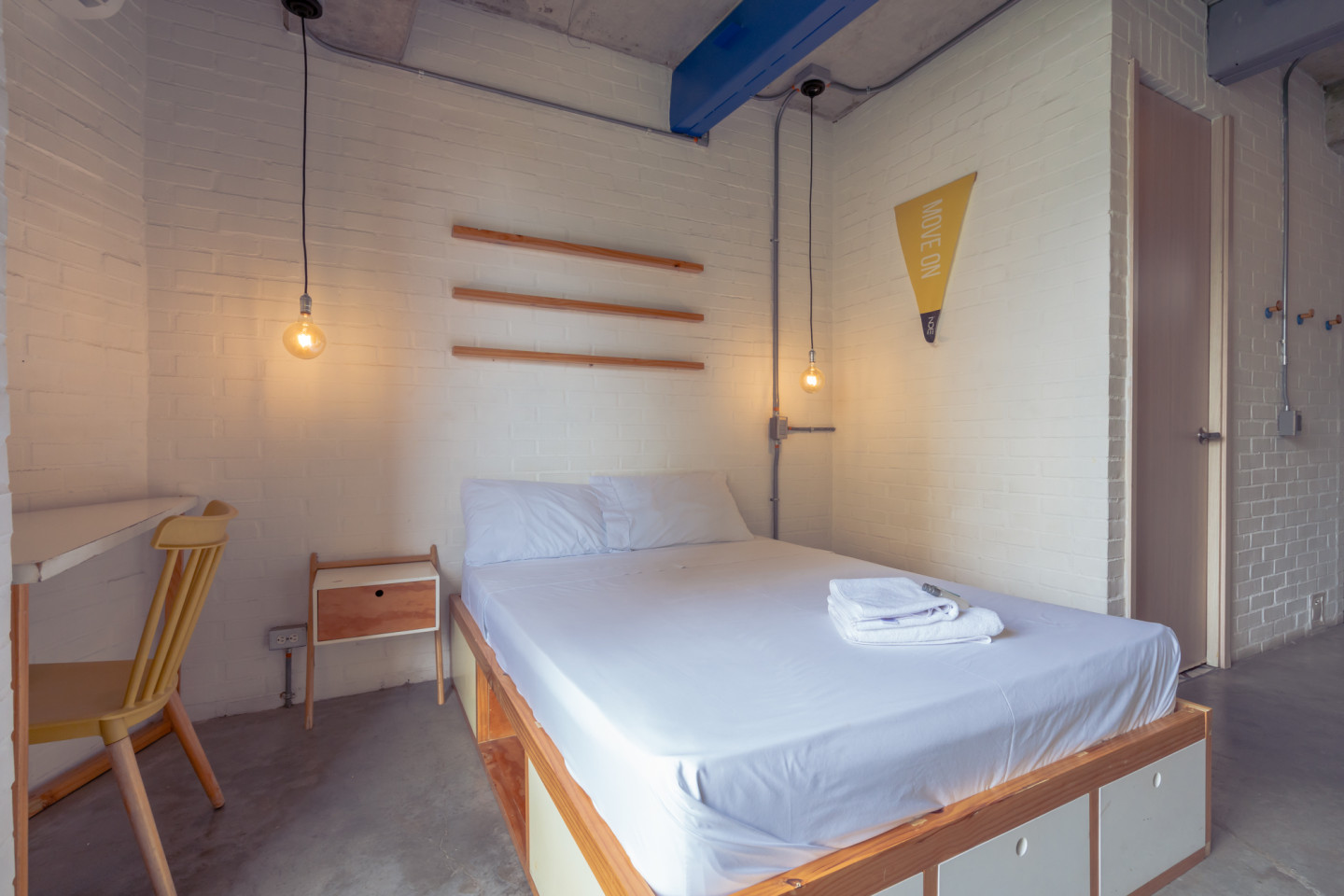Loft With Green View Balcony - Coliving Studios and Creative Coworking in Medellín's Laureles Neighborhood - Gallery - 5