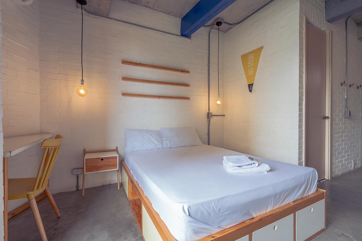 Loft With Green View Balcony - Coliving Studios and Creative Coworking in Medellín's Laureles Neighborhood - Gallery - 11