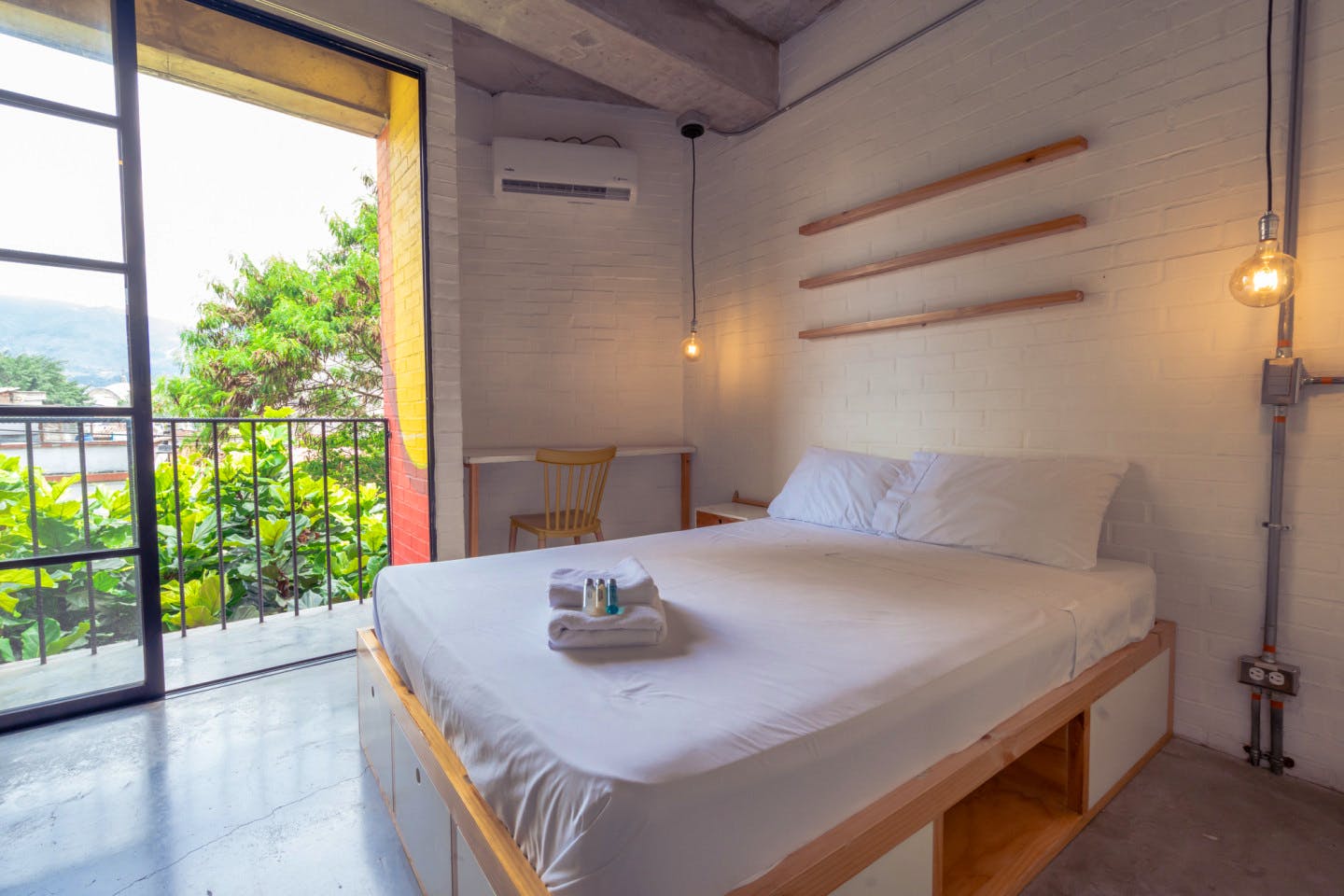 Loft With Green View Balcony - Coliving Studios and Creative Coworking in Medellín's Laureles Neighborhood - Gallery - 24