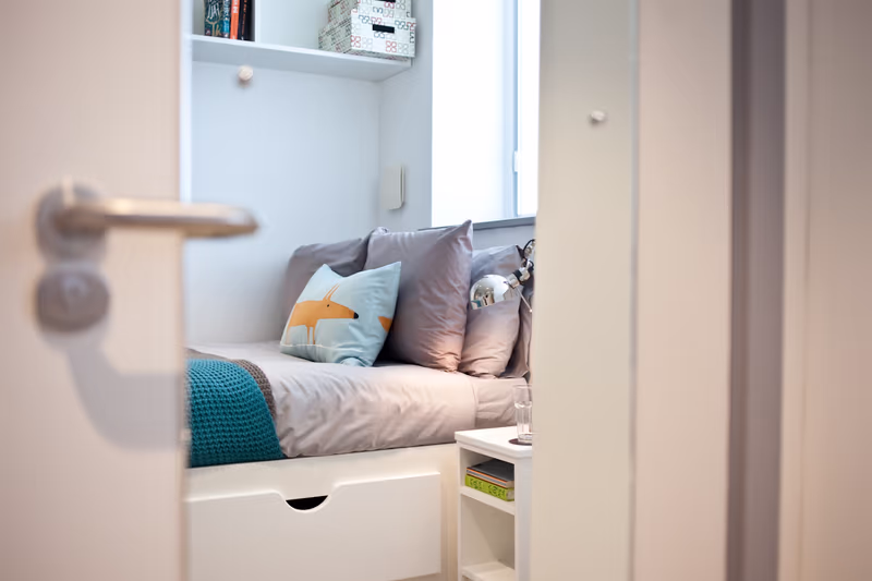  Classic 2 Bed Apartment - Shared Bathroom  -  College Green  - Gallery -  1
