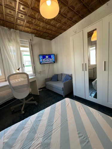 Double bedroom in 3-bedroom house