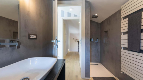 Luxury Apartment in Modern Villa Unit 2 - Gallery - 7