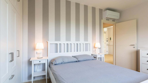 Luxury Apartment in Modern Villa Unit 2 - Gallery - 15
