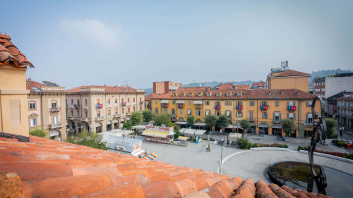Piazza michele ferrero - sulla piazza centrale