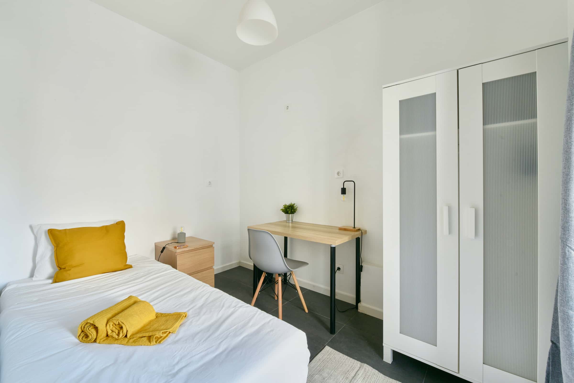 Bedroom In A 7-Bedroom Apartment In R. David Lopes, Lisbon - Room 206 - 3