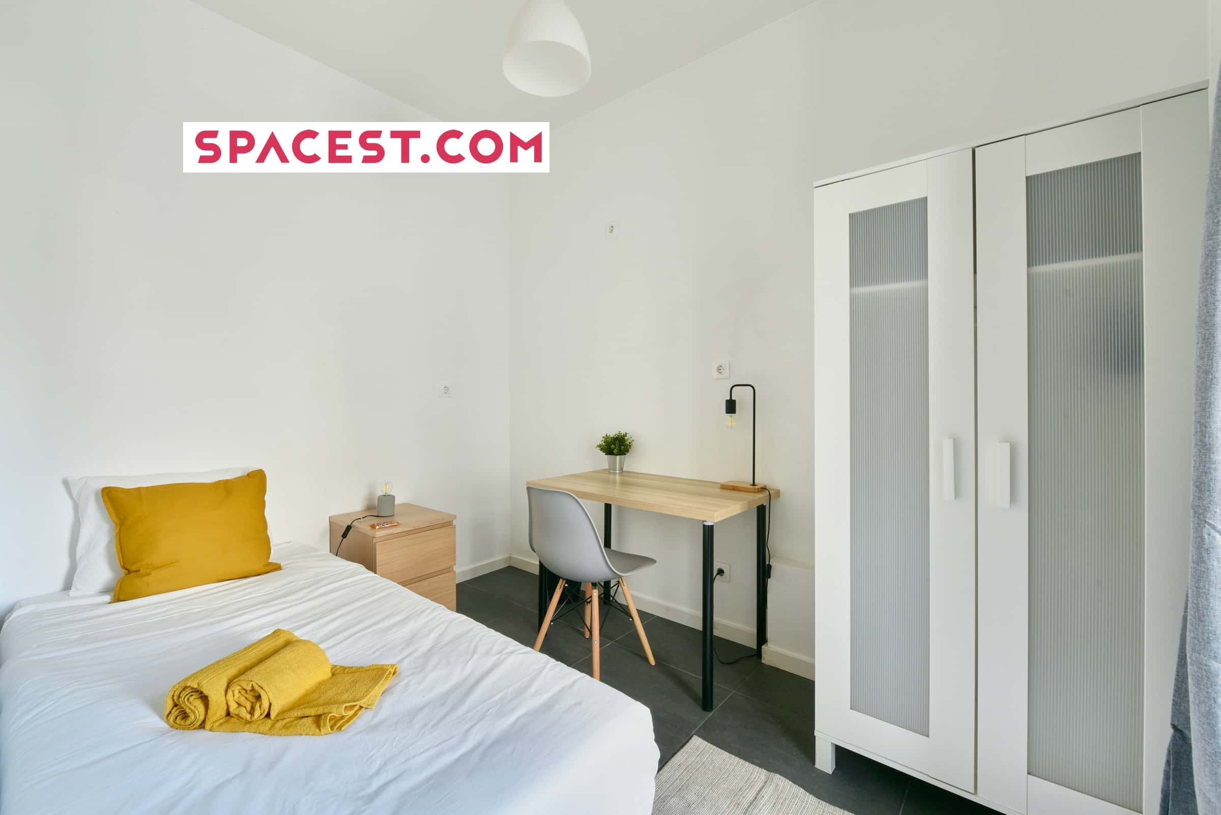 Bedroom In A 7-Bedroom Apartment In R. David Lopes, Lisbon - Room 206 - 1