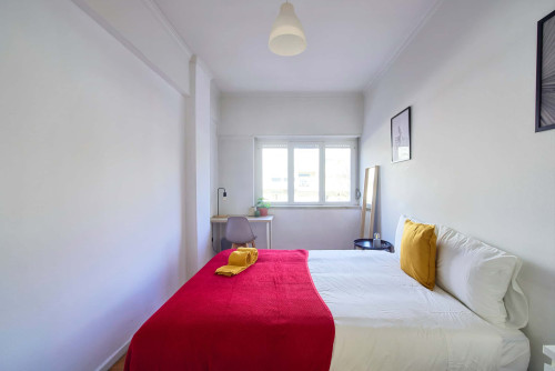 Bedroom in a 5-bedroom apartment in R. Paiva Couceiro, Odivelas - Room 1