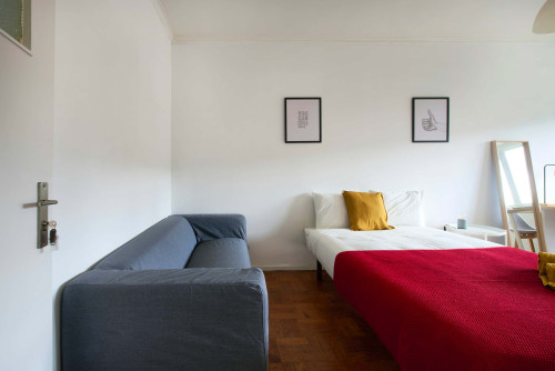 Bedroom in a 5-bedroom apartment in R. Paiva Couceiro, Odivelas - Room 5