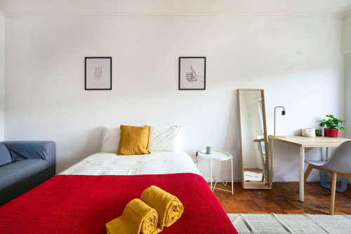 Bedroom in a 5-bedroom apartment in R. Paiva Couceiro, Odivelas - Room 5