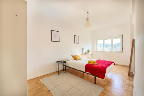 Bedroom in a 5-bedroom apartment in R. Paiva Couceiro, Odivelas - Room 5