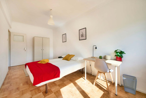 Bedroom in a 5-bedroom apartment in R. Paiva Couceiro, Odivelas - Room 5