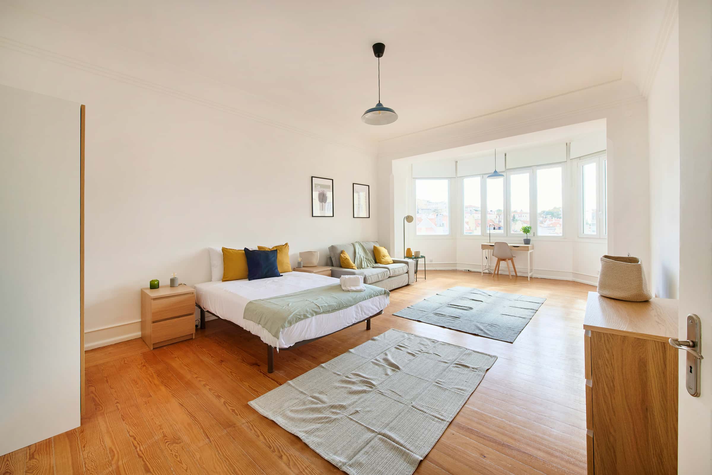 Bedroom In A 7-Bedroom Apartment In R. Alexandre Herculano, Lisbon - Room 6 - 2