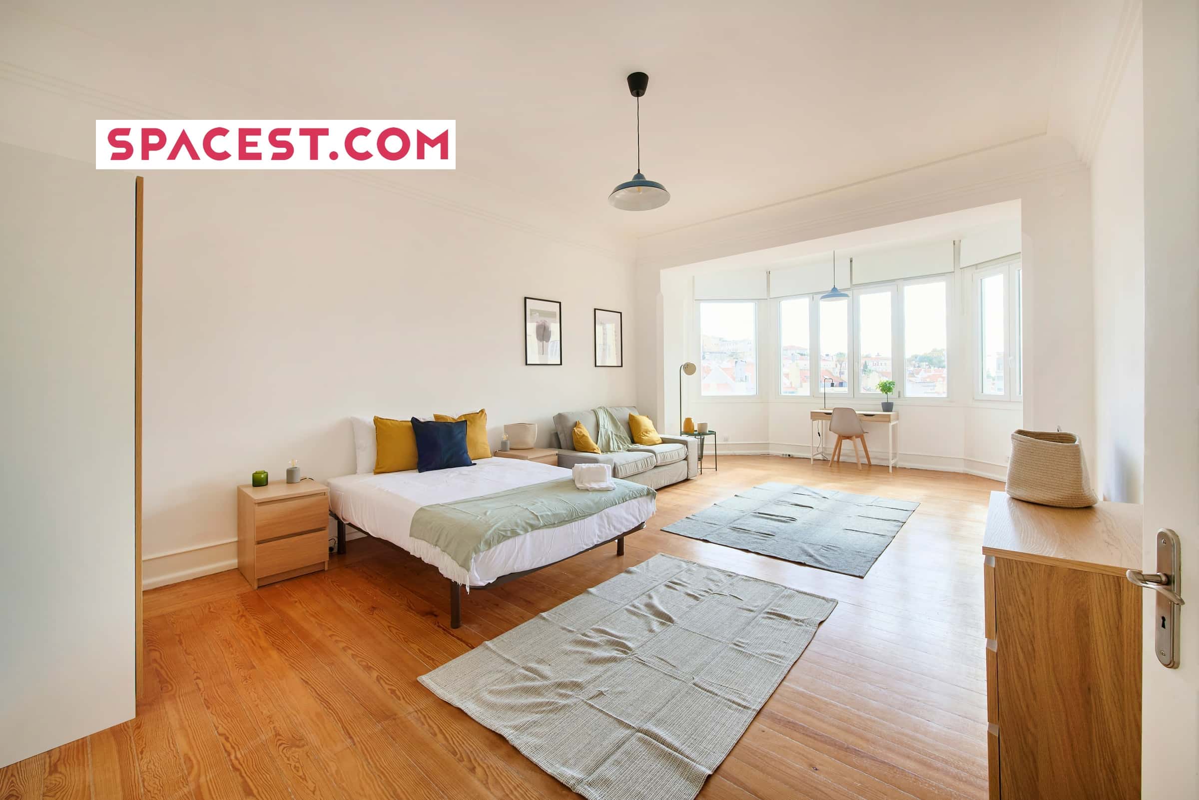 Bedroom In A 7-Bedroom Apartment In R. Alexandre Herculano, Lisbon - Room 6 - 1