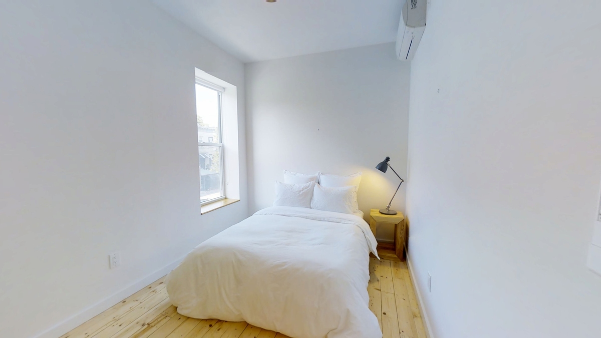 #1840: Prospect Lefferts Gardens - Queen Bedroom B - 1