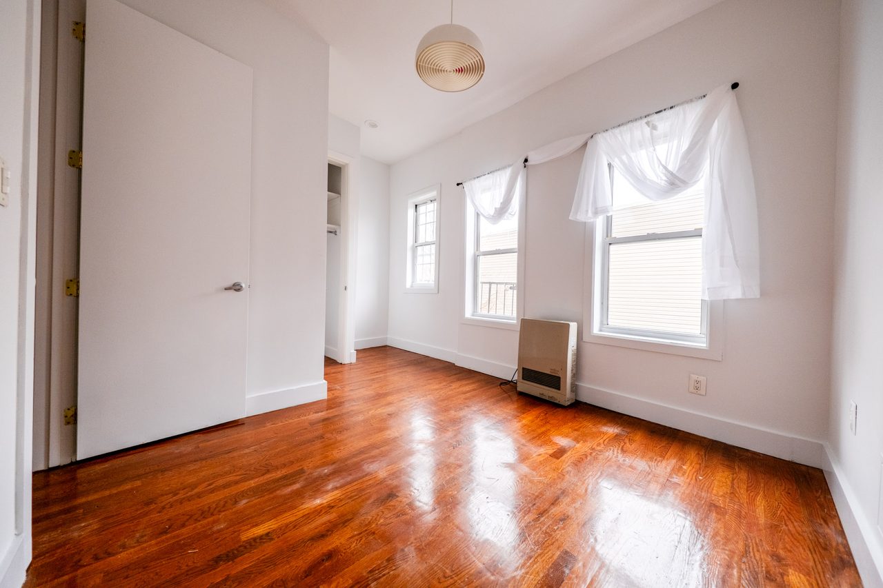 #1848: Bushwick - Queen Bedroom A - 8