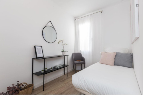 Spacious 3-bedroom flat in Ciutat Vella