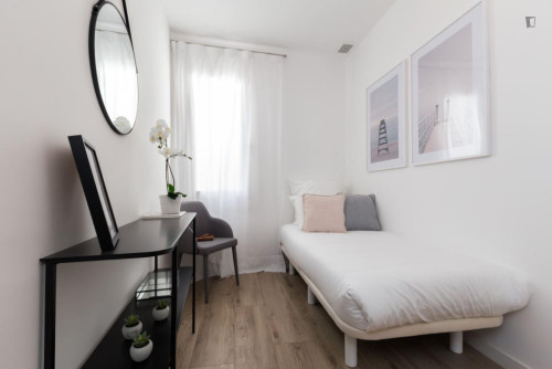 Spacious 3-bedroom flat in Ciutat Vella
