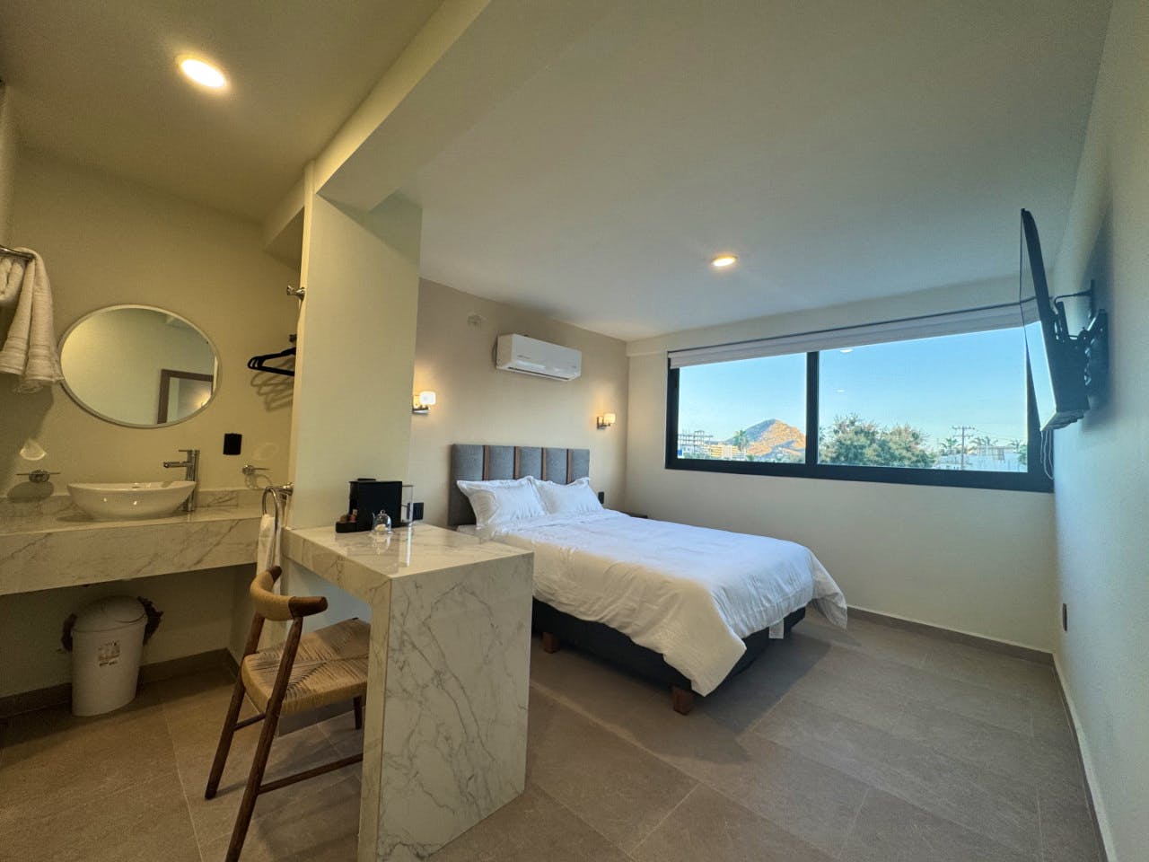 Queen Bed Room - 2