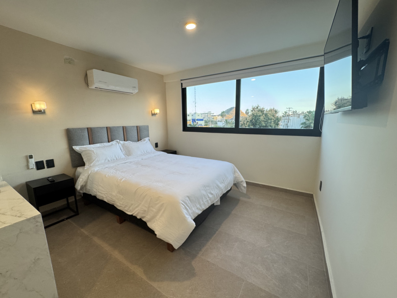 Queen Bed Room - 7