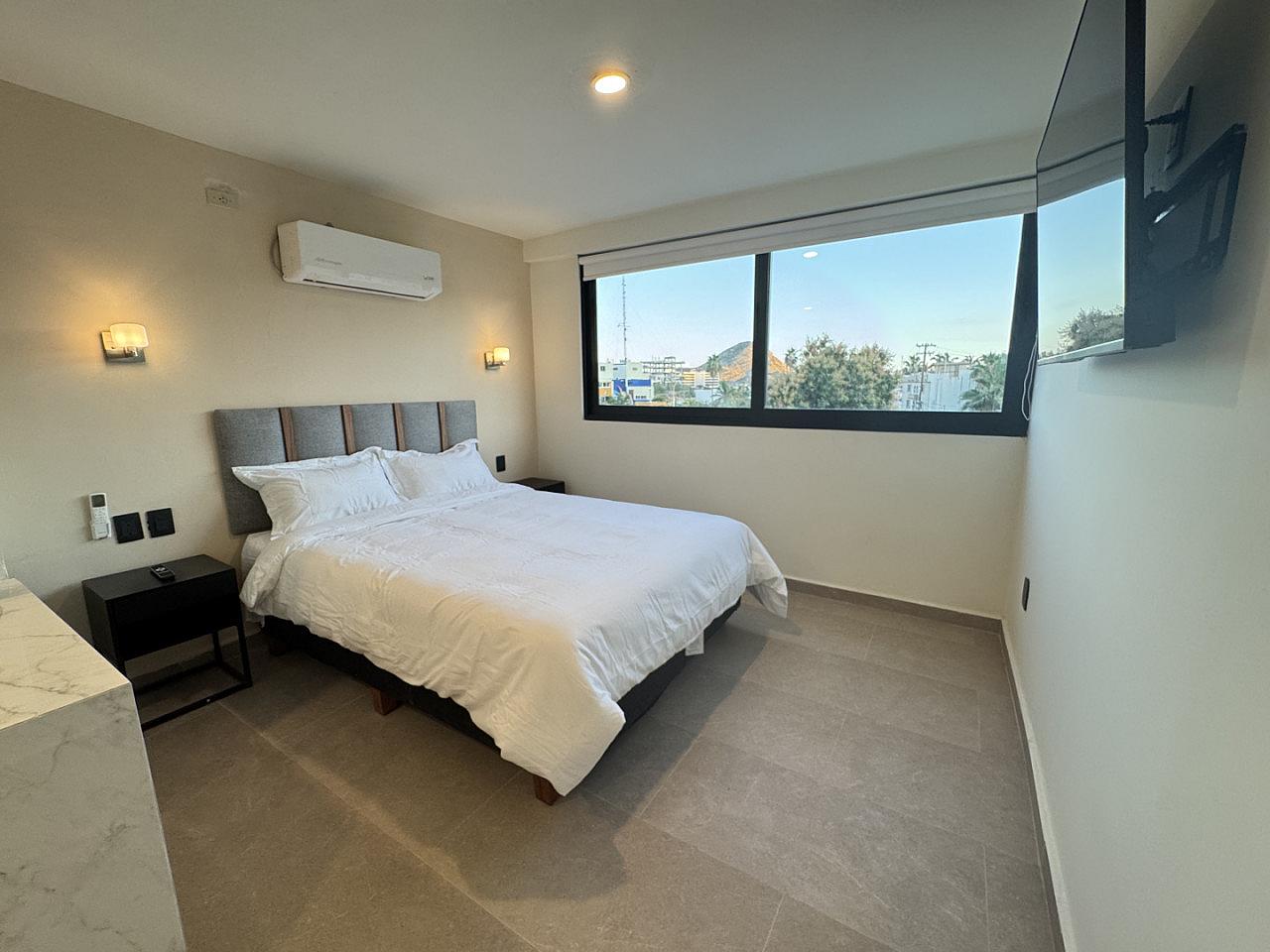 Queen Bed Room - 1