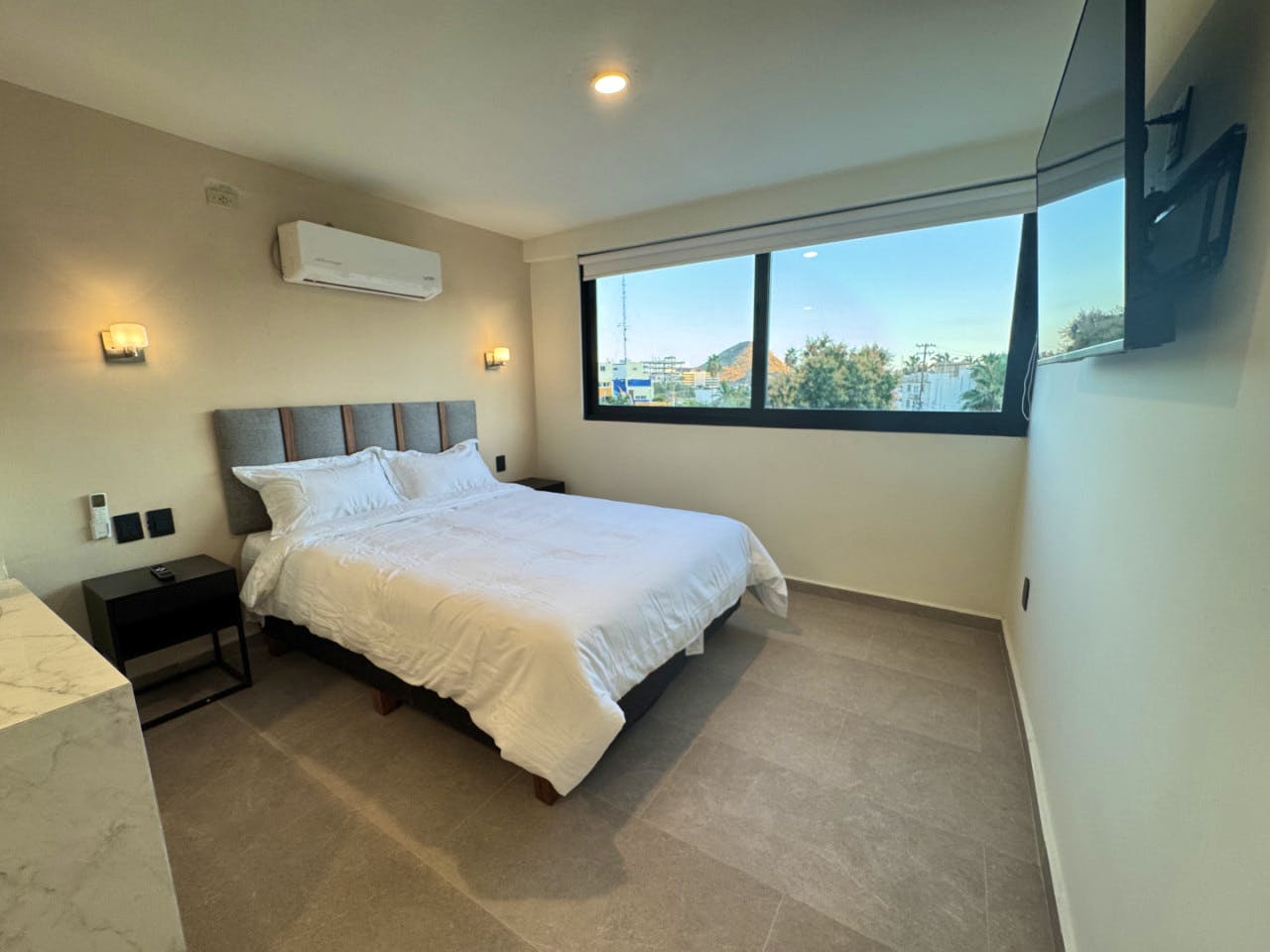 Queen Bed Room - 3