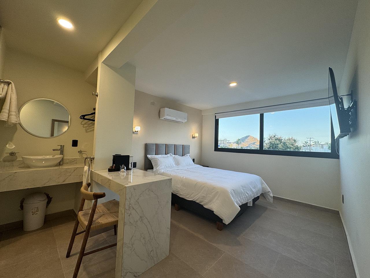 Queen Bed Room - 10