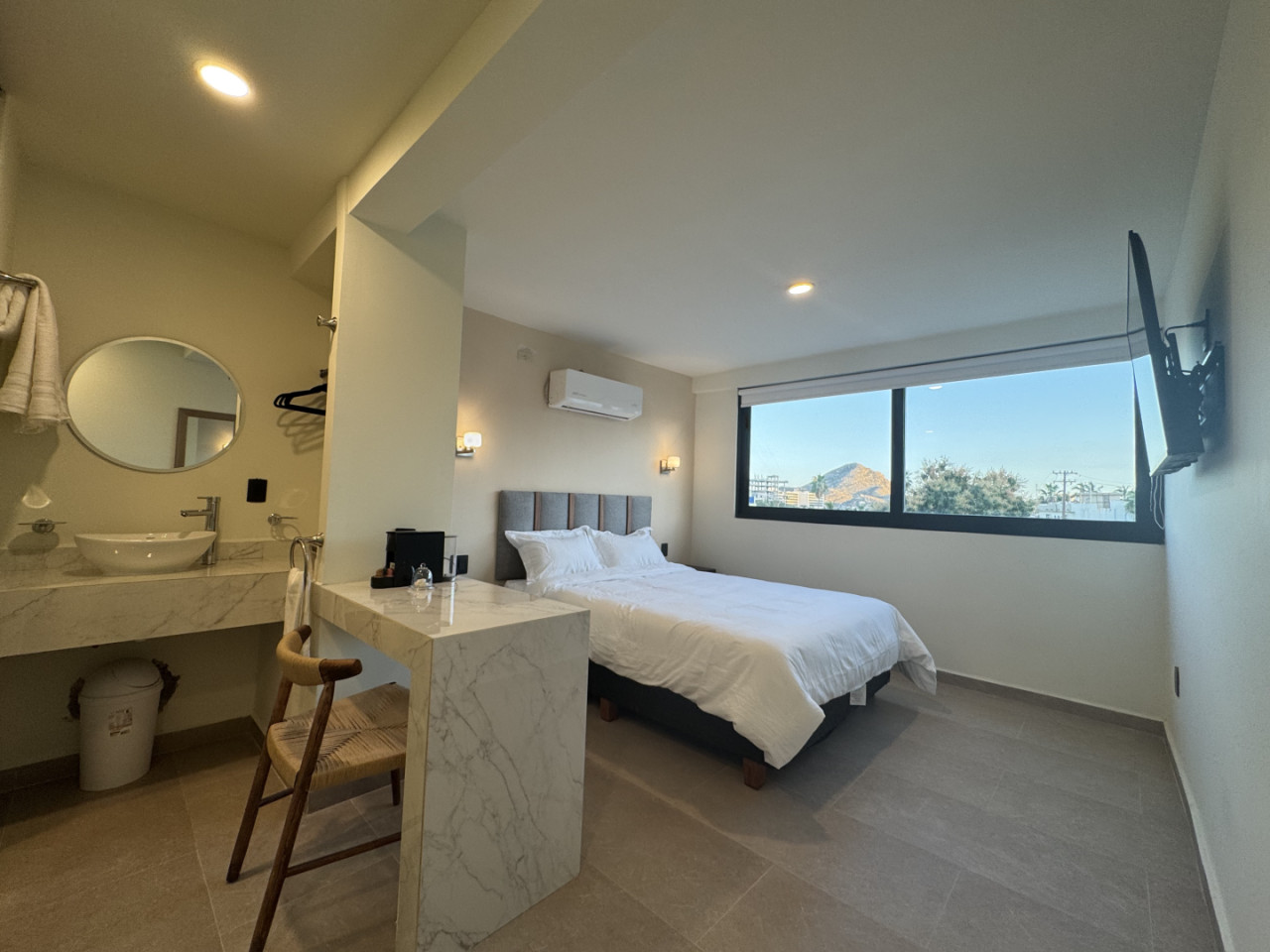 Queen Bed Room - 6