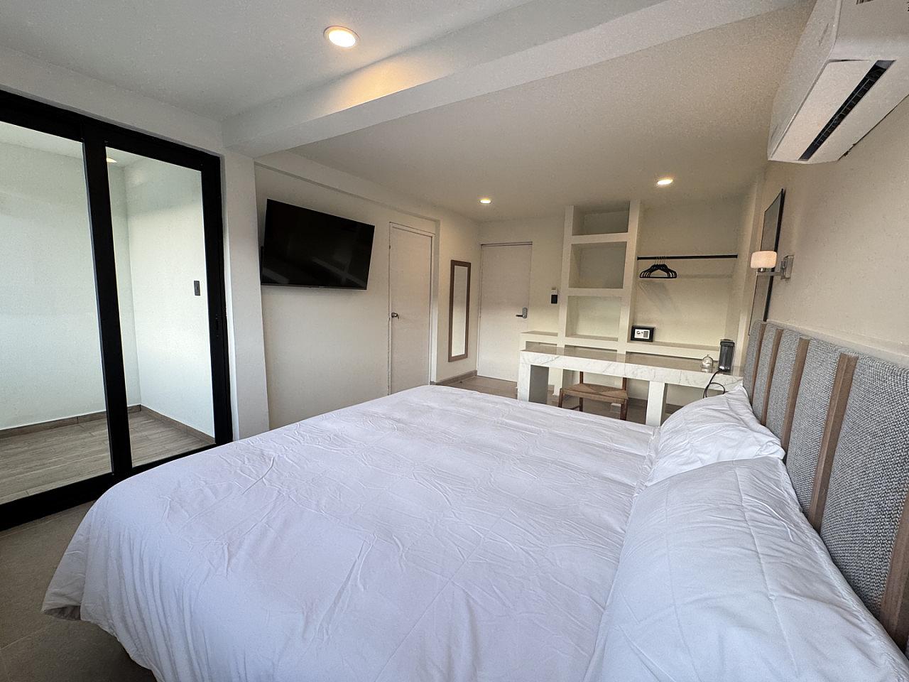 King Bed Room - 19