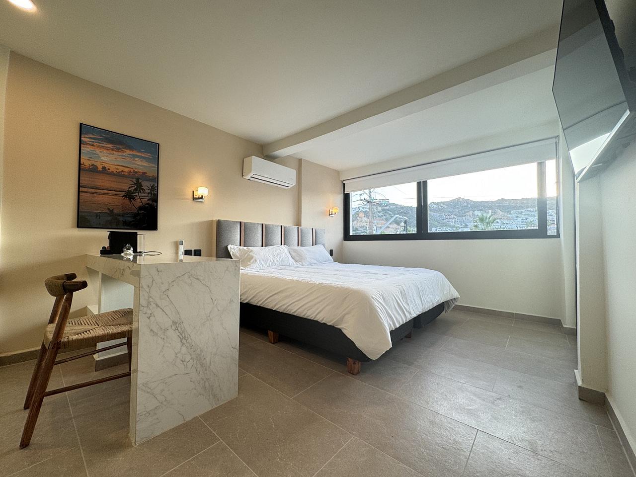 King Bed Room - 20