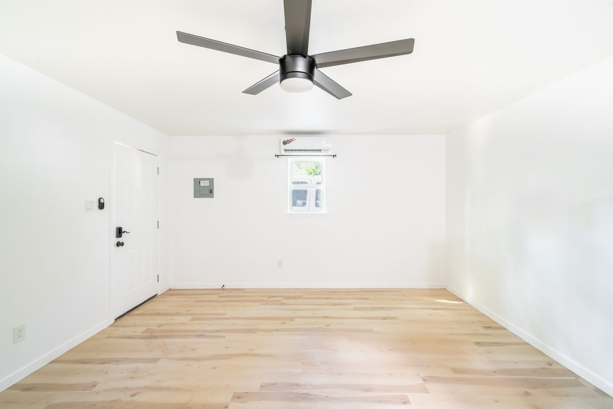  #1843: Prospect Lefferts Gardens - Queen Bedroom E  -  #1843: Prospect Lefferts Gardens  - Gallery -  7