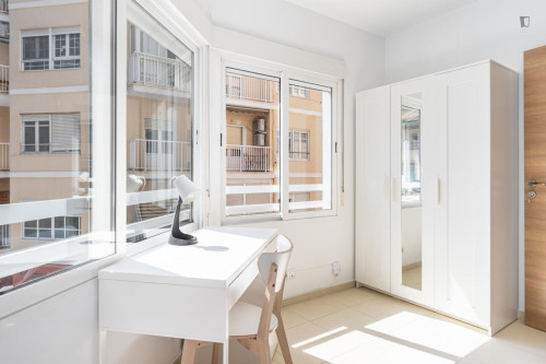 Inviting double bedroom in Benalua